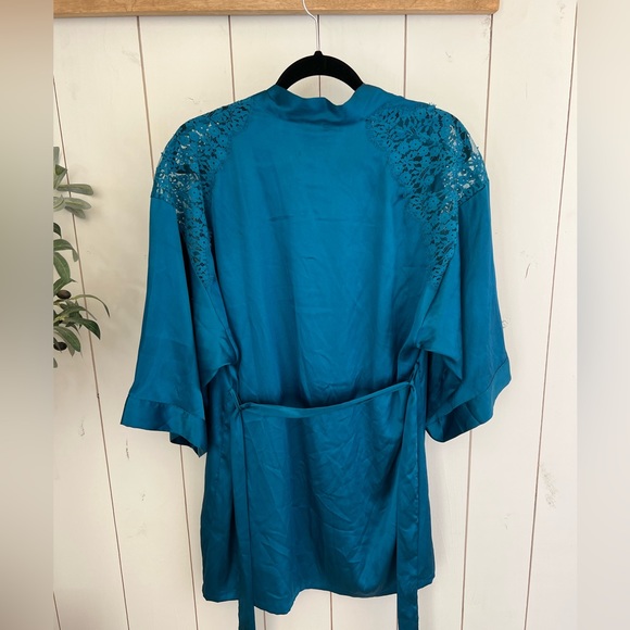 Victoria Secret Robe - Picture 2 of 4